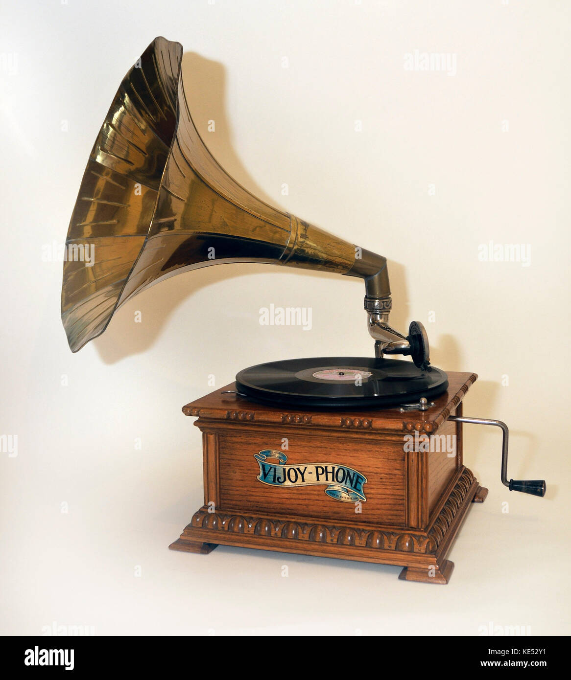 Wind up gramophone hi-res stock photography and images - Alamy