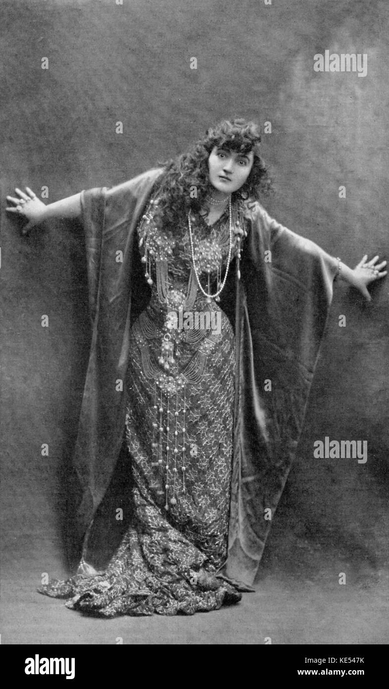 Emma Calvé as Salomé in 'Hérodiade', the opera in four acts by Jules Massenet with libretto by Paul Milliet and Henri Grémont, performed at Theatre de la Gaite, November 1903. EC:  French operatic soprano, 15 August 1858 – 6 January 1942. JM: French composer, 12 May 1842 – 13 August 1912. Stock Photo