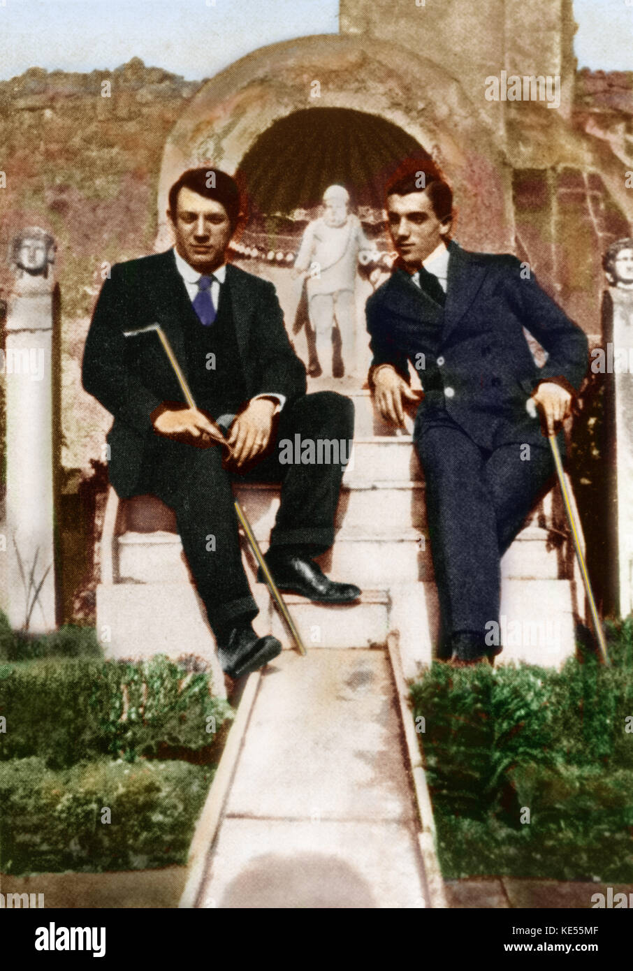 Massine and Picasso in Pompeii in 1917 Léonide Fedorovich Massine (Russ.-Amer. dancer & choreographer, 1895-d) and Pablo Picasso (1881-1973). Associated with the Ballet Russe de Diaghilev. Colourised version. Stock Photo