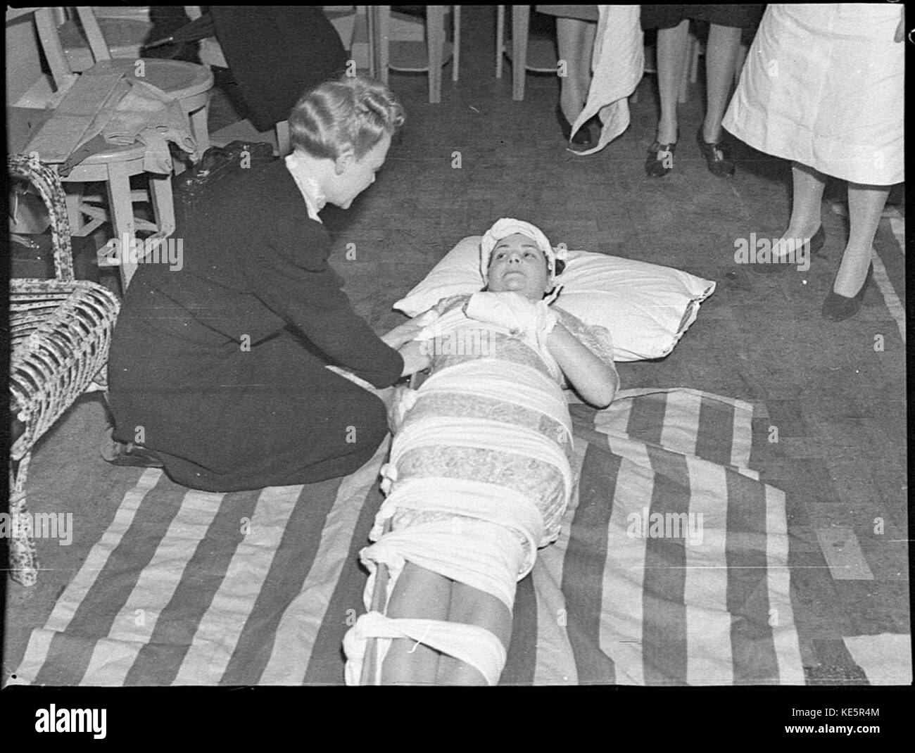 25236 First aid training Grace Bros Broadway Stock Photo Alamy