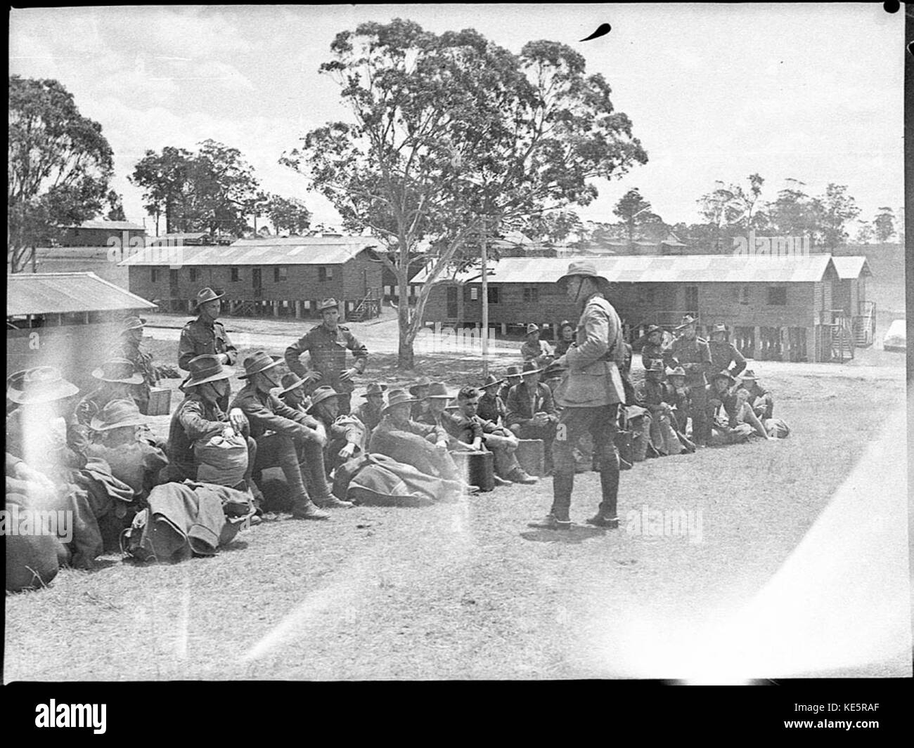 25323 Troops moving into Ingleburn Stock Photo Alamy