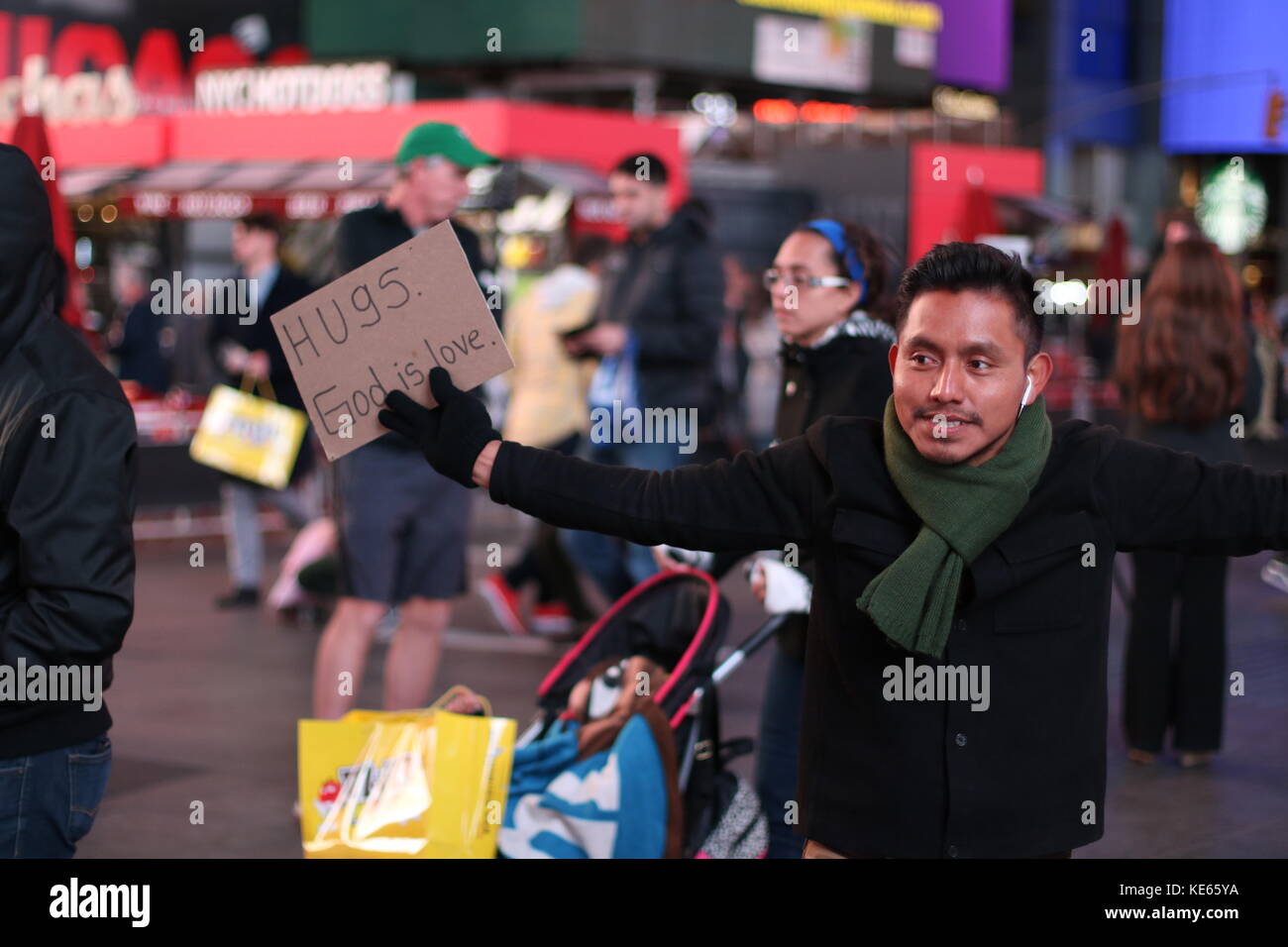 Free hugs times square hi-res stock photography and images - Alamy