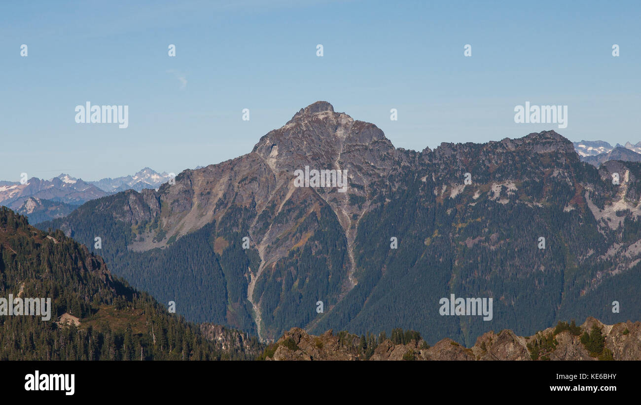 Scenic view of Mount Pugh in the Cascade Mountain Range during the Autumn season. Stock Photo