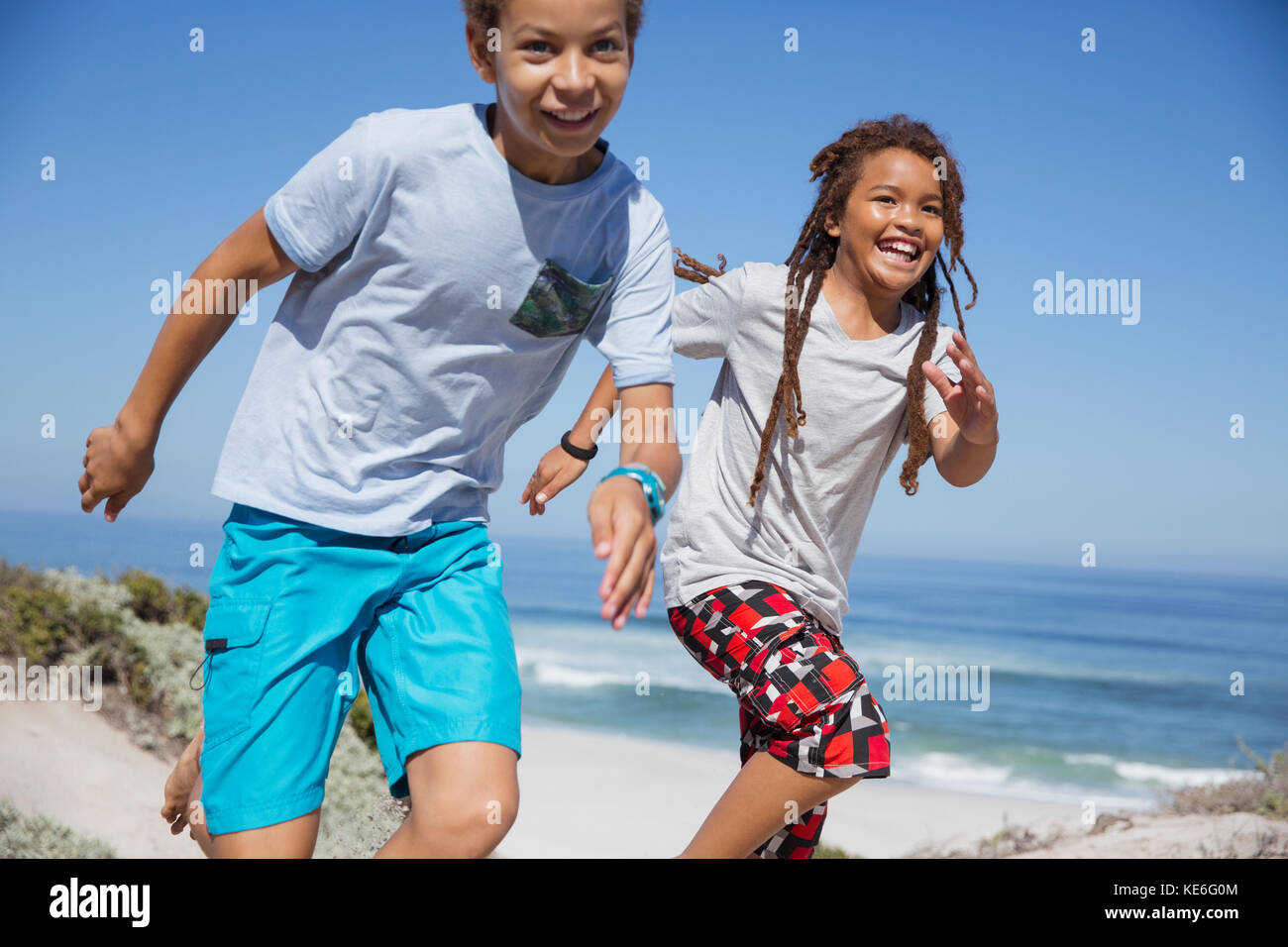 Sister running on a beach hi-res stock photography and images - Alamy