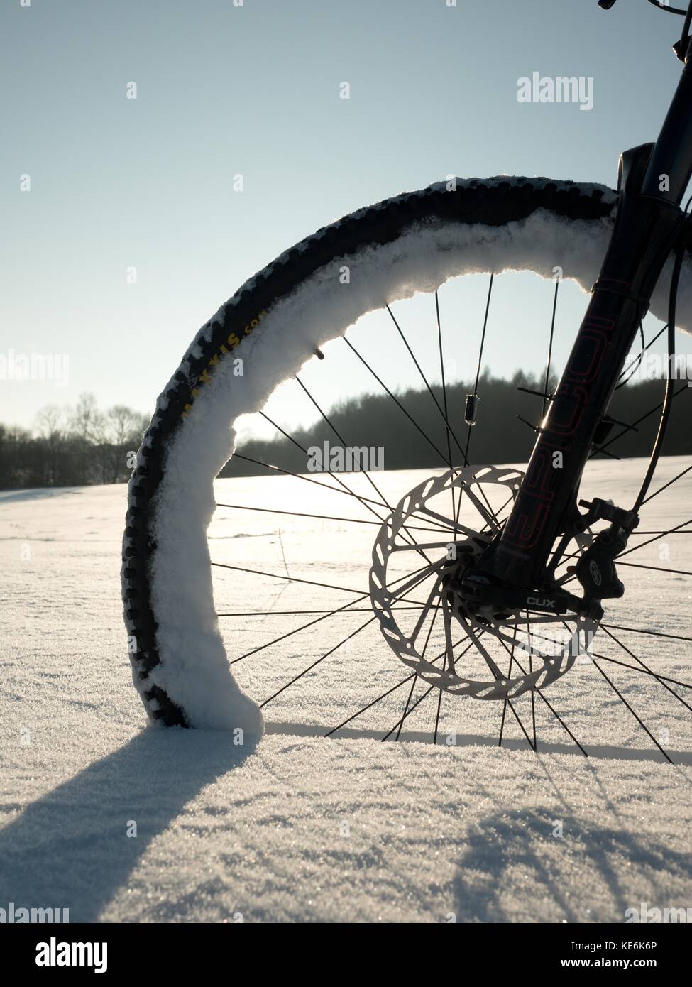 The front wheel of mountain bike jab in powder snow. Lost path under deep  snowdrift. Snowflakes melting on dark off road tyre. Winter weather in the  Stock Photo - Alamy