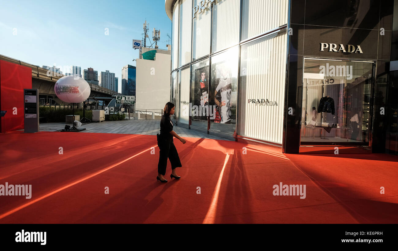 Shopper luxury mall bangkok hi-res stock photography and images - Alamy