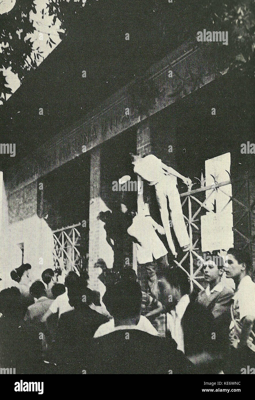 Operai della Magona al campo sportivo 1953 Stock Photo