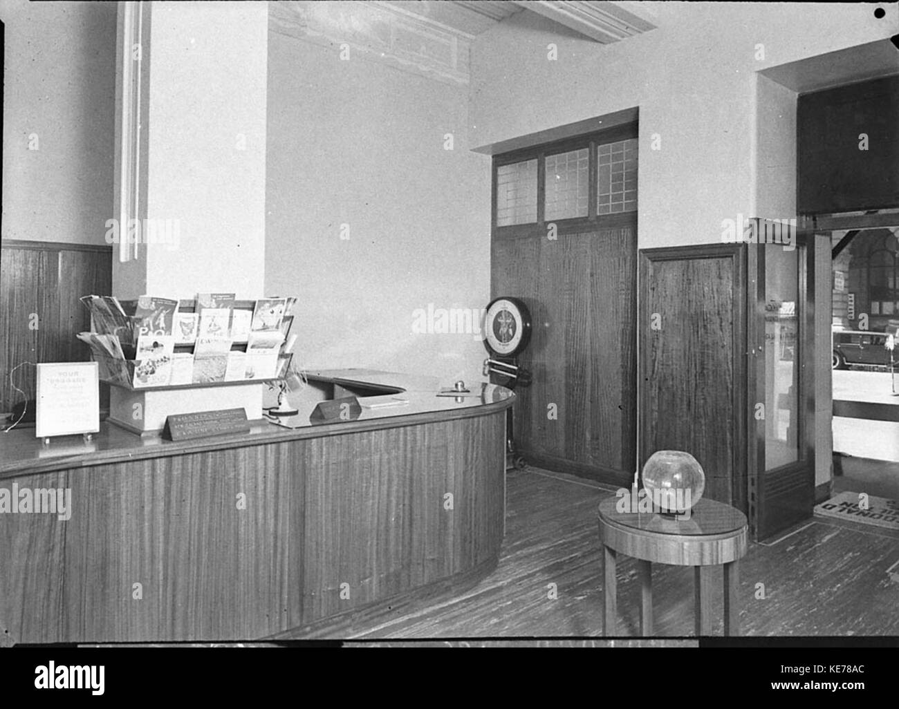 11181 Counter in Challis House Stock Photo Alamy