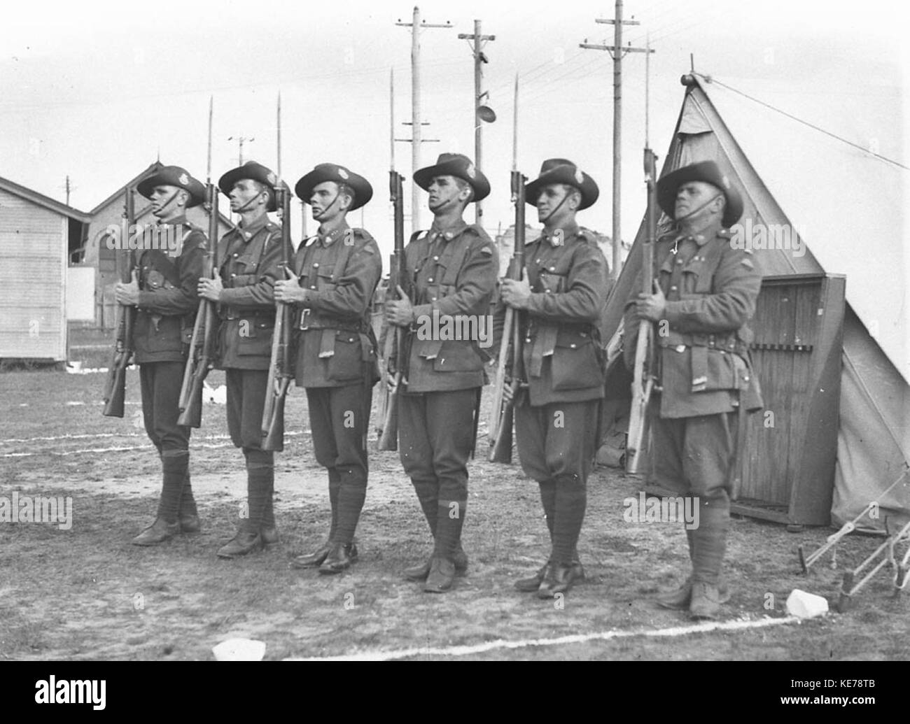 9642 Drill instruction present arms Stock Photo Alamy