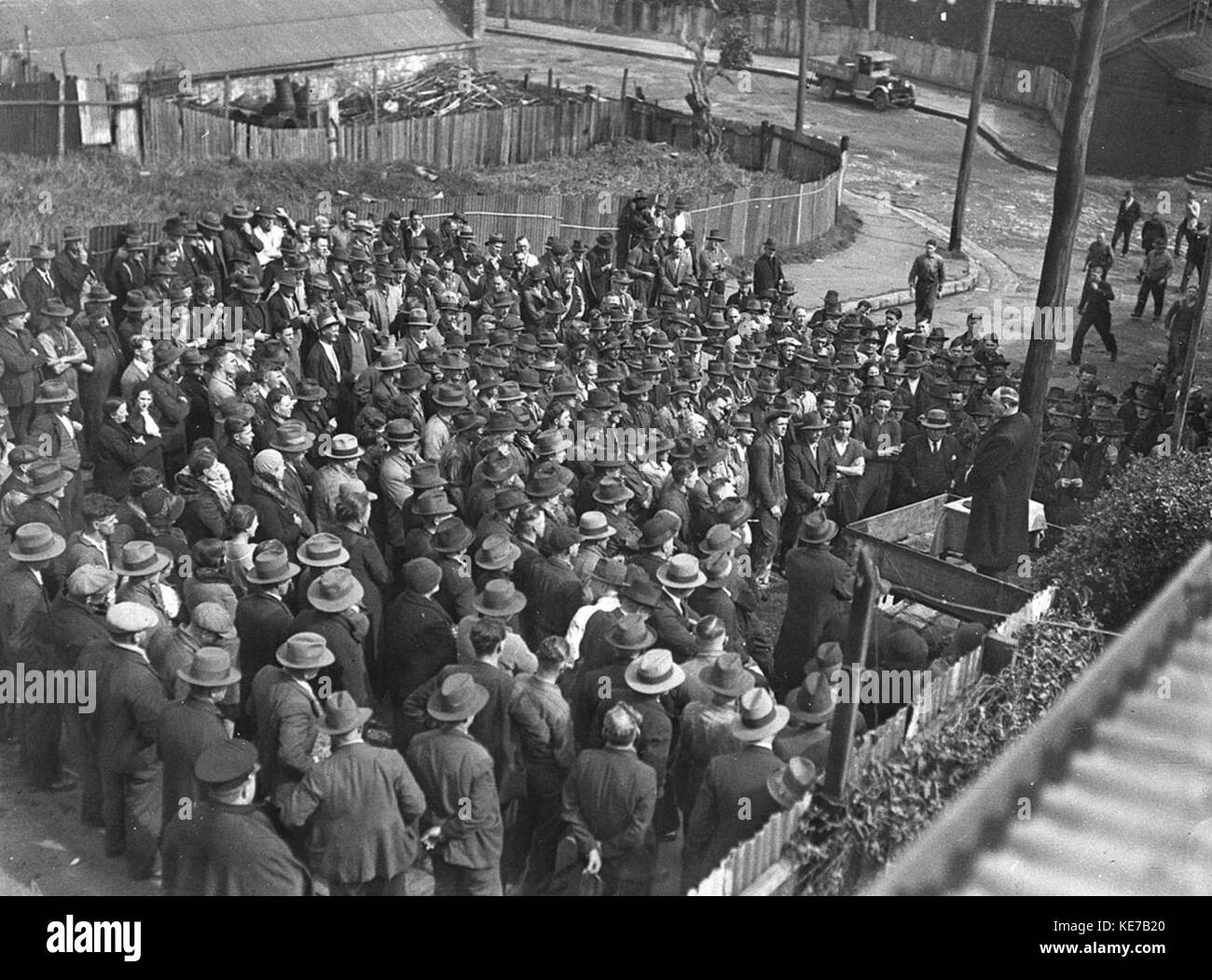 52264 Mass rally of Eveleigh railway workers listens to an election ...