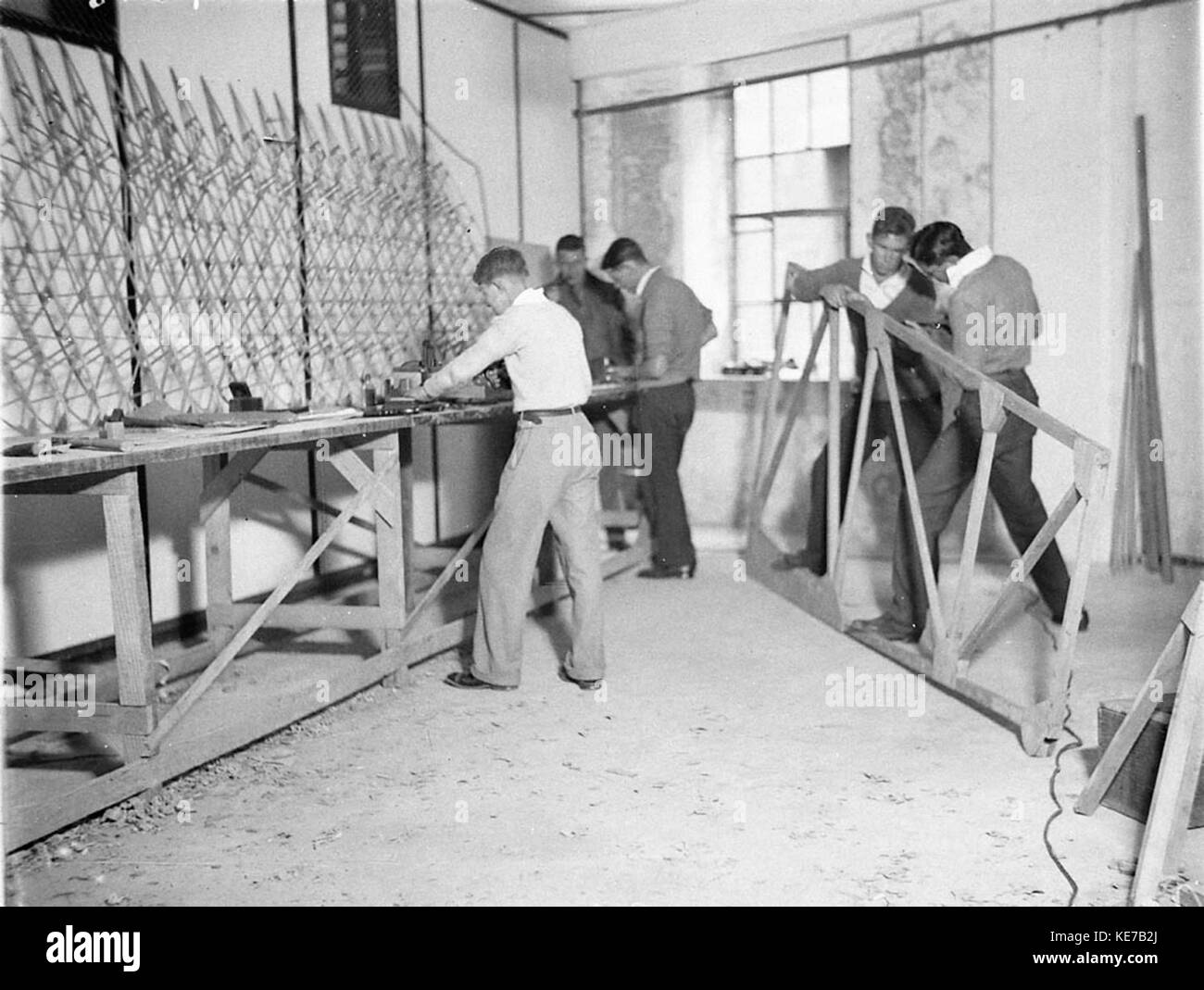 52362 Members of the University Gliding Club learning wingmaking from