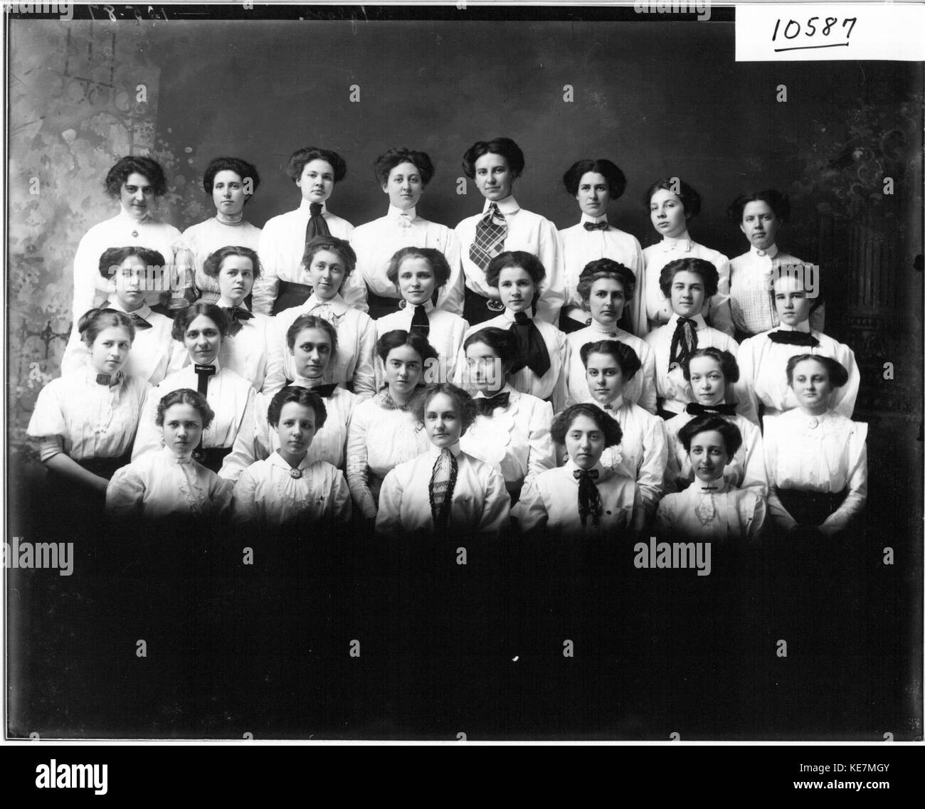 Women's group portrait 1911 (3190856121 Stock Photo Alamy