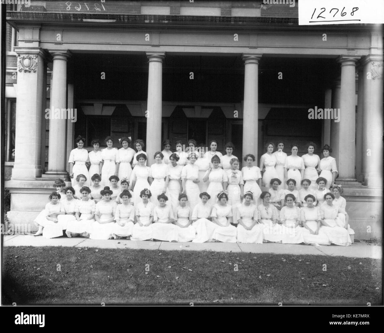 Women's group portrait 1913 (3191469450 Stock Photo Alamy