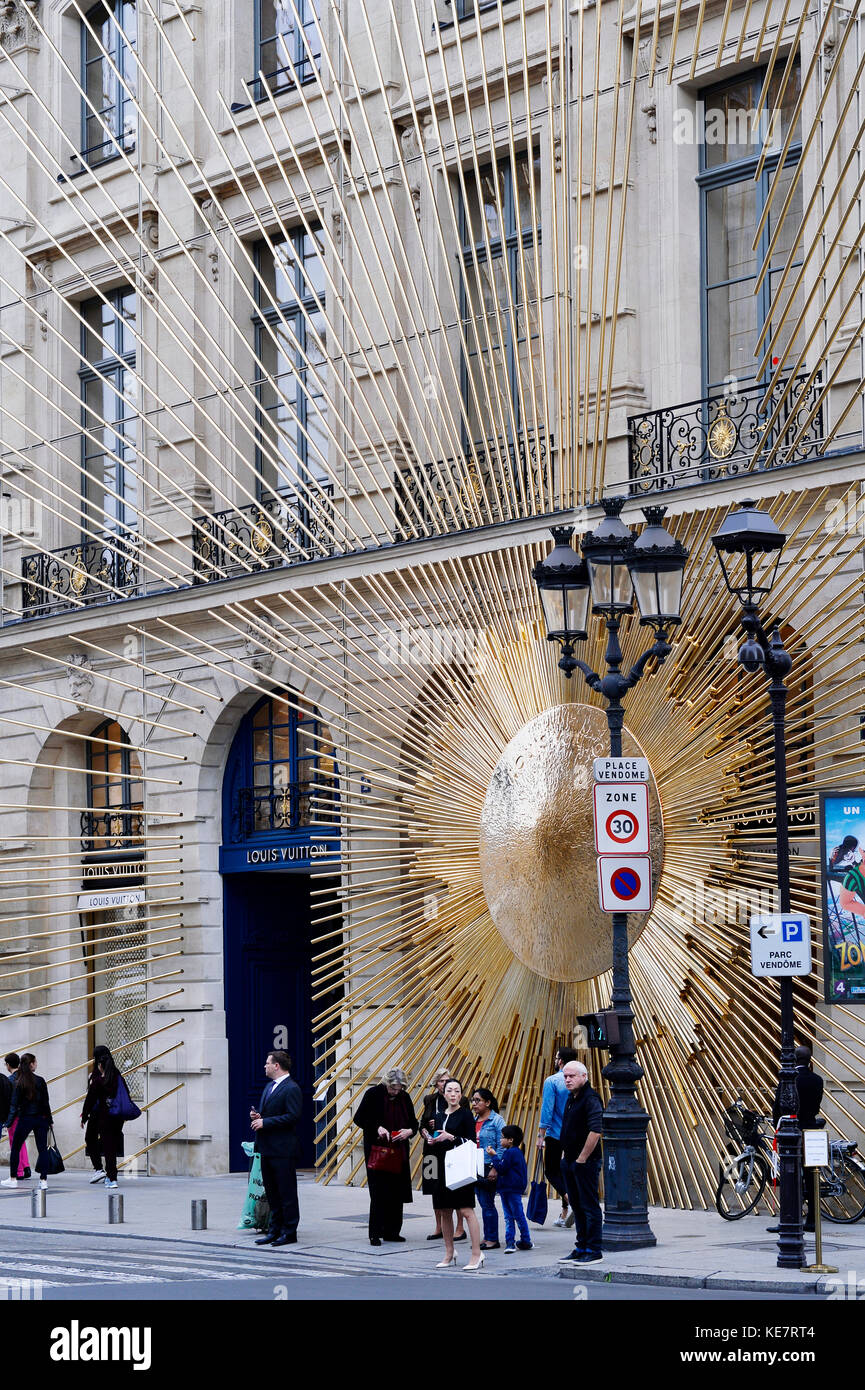 Louis Vuitton Place Vendôme Christmas tree is up
