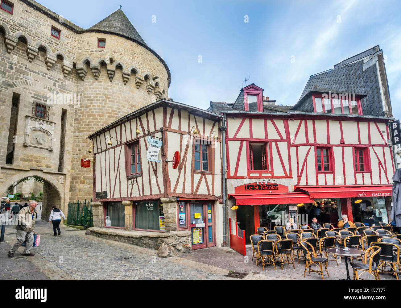 France, Brittany, Morbihan, Vannes, Prison Gate (Porte de Prison), a medieval city gate of the walled city flanked by ancient timber-framed houses Stock Photo
