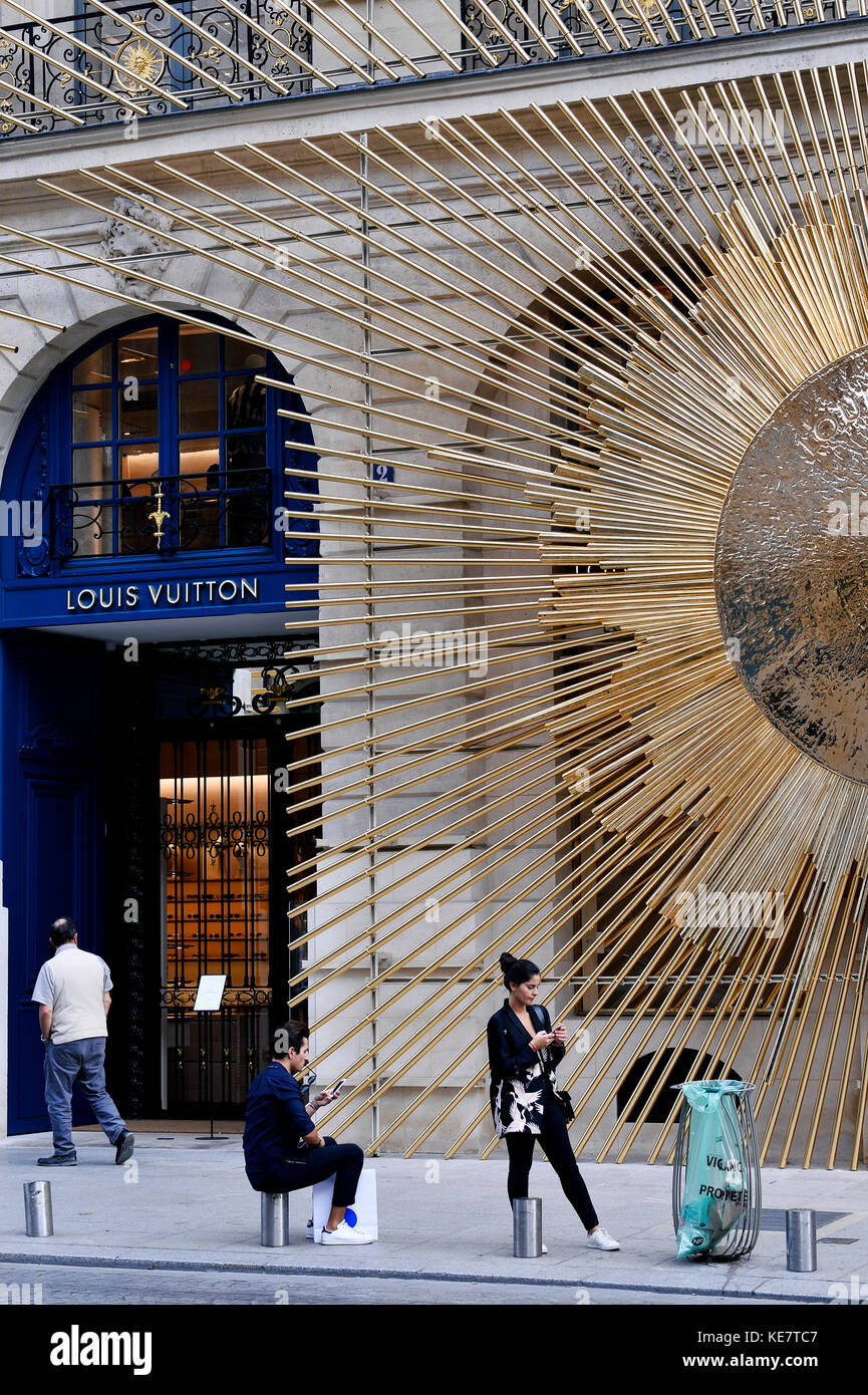Louis Vuitton flagship store, place Vendôme, Paris - France Stock Photo: 163671319 - Alamy