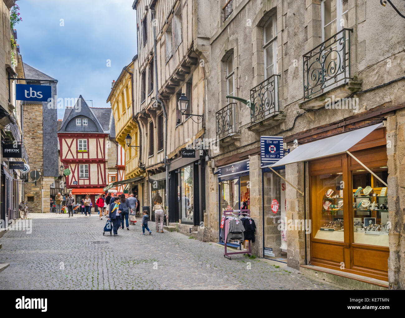 France, Brittany, Morbihan, Vannes, Rue Sant-Salomon, cobled street in the  historic old town Stock Photo - Alamy