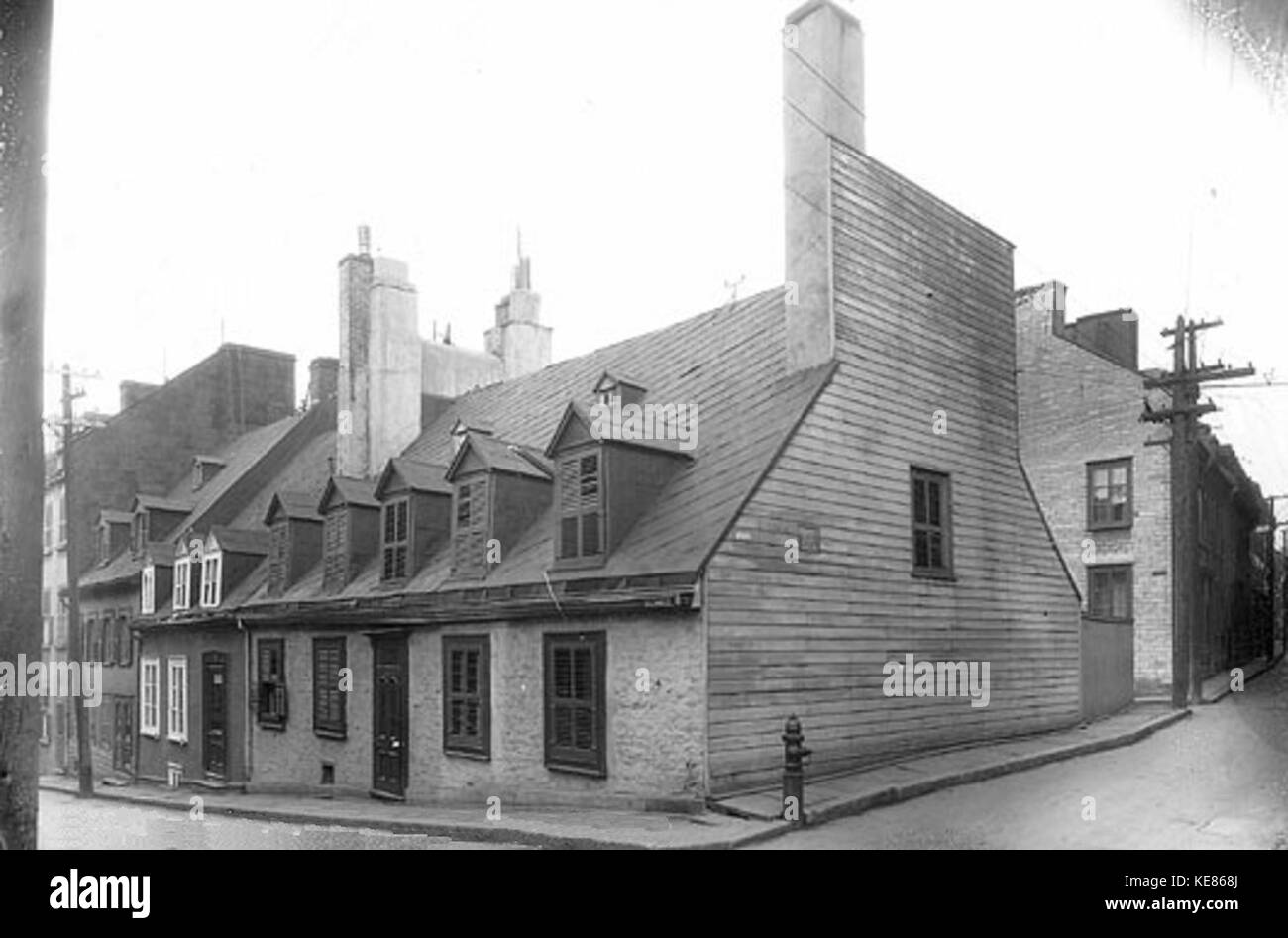Maison au coin des rues Sainte Famille et Hebert Stock Photo Alamy