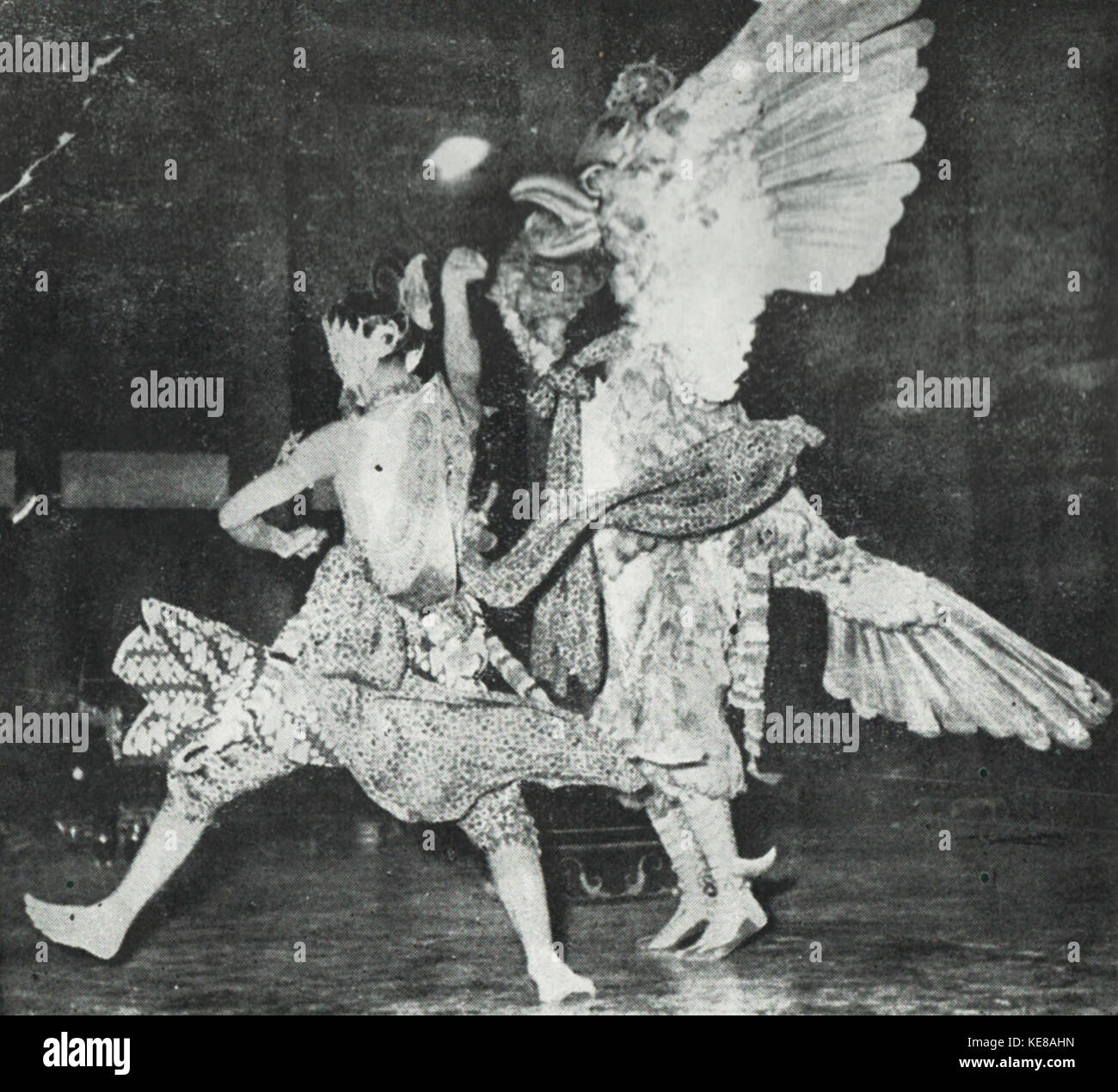 Gatotkaca fighting Garodayeksa wayang orang Yogyakarta (credited to ...