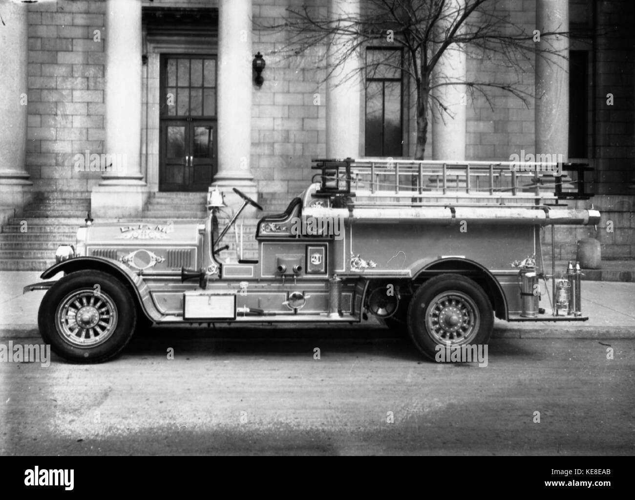 Autopompe du Service des incendies de la Ville de Montreal, avril 1925