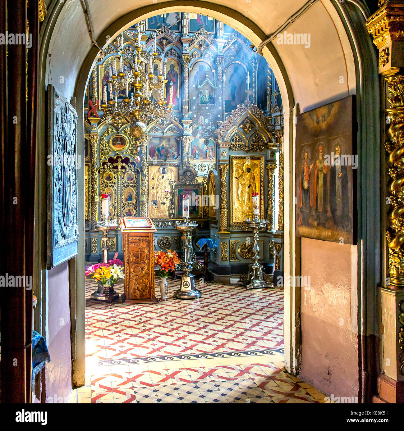 Iconostasis church gold decoration hi-res stock photography and images ...