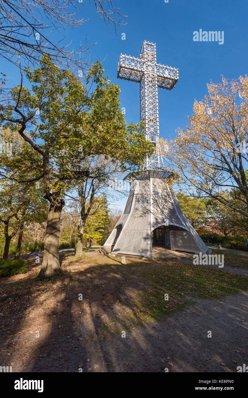 Montreal mount royal cross hi-res stock photography and images - Alamy
