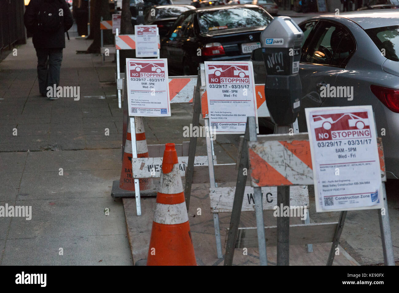 Car parking sign no waiting hires stock photography and images Alamy