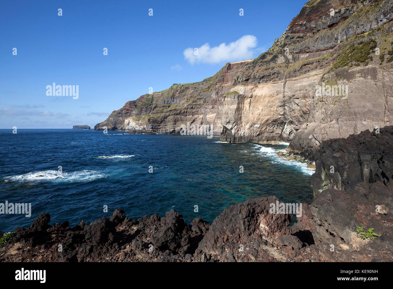 Cliffy coast at the Ponta da Ferraria, near Ginetes, island of Sao Miguel, Azores, Portugal Stock Photo