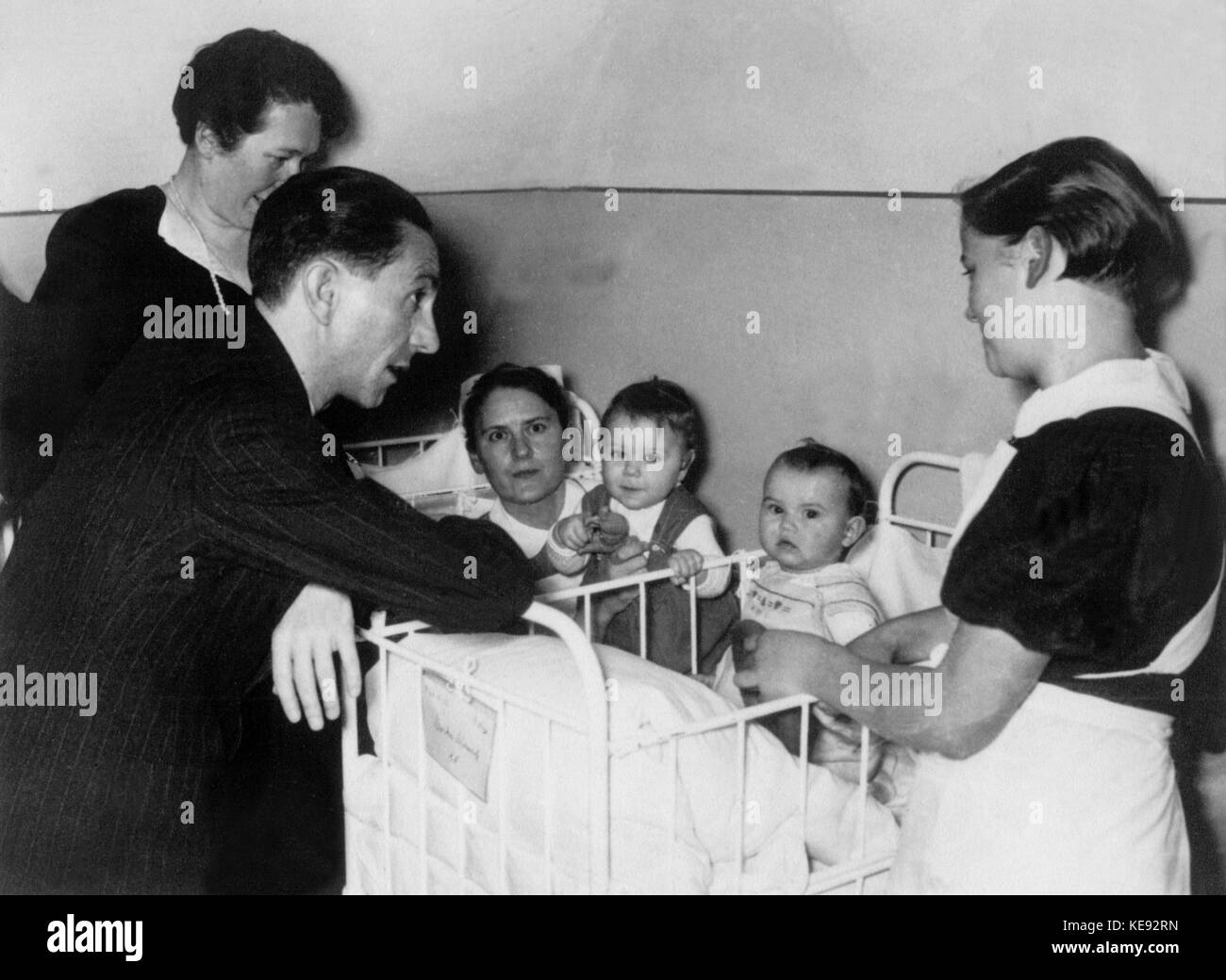 Joseph Goebbels visits a mother-child home on 6 November 1938. | usage worldwide Stock Photo