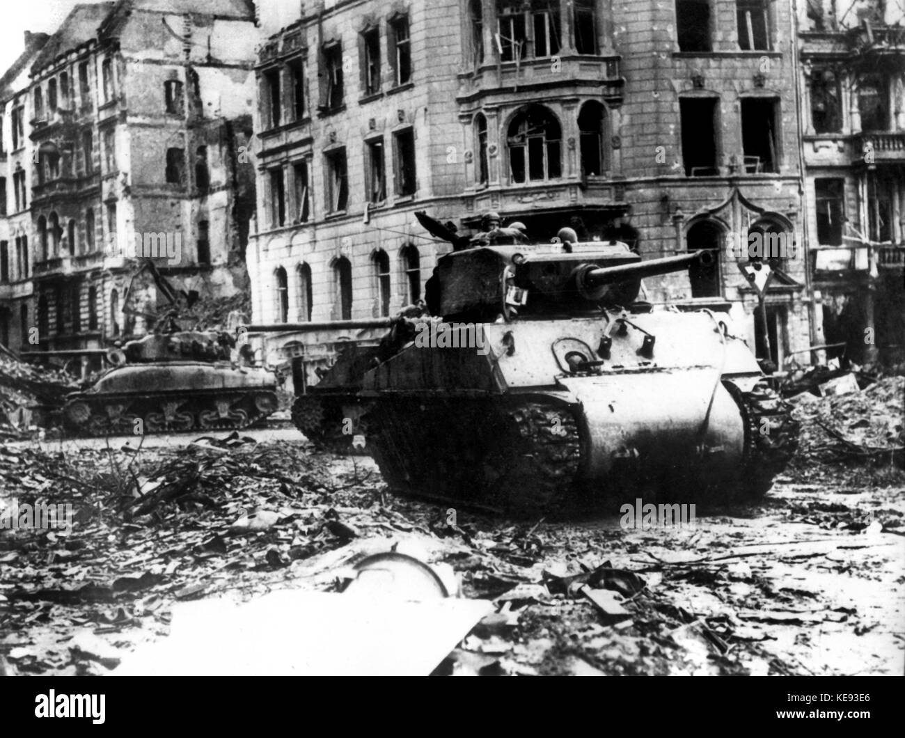 03-06-1945 Invasion of the American troops into the cathedral city of Cologne. May 8th, 1945, the Second World War ends with the capitulation of Germany. | usage worldwide Stock Photo