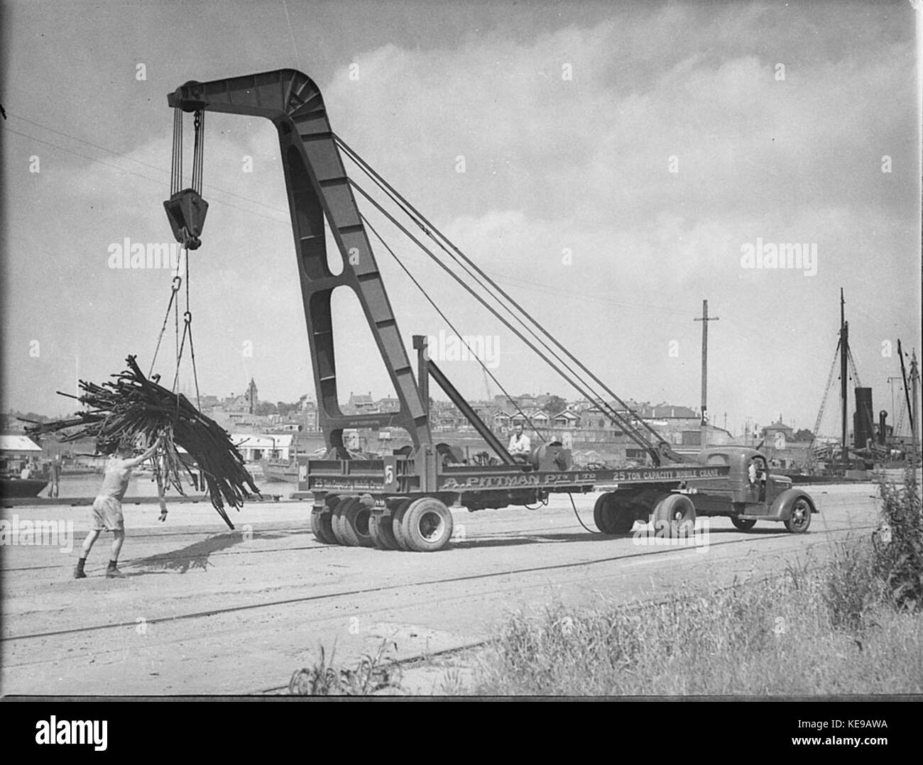 34596 Pittman mobile crane job for Transportation Stock Photo Alamy