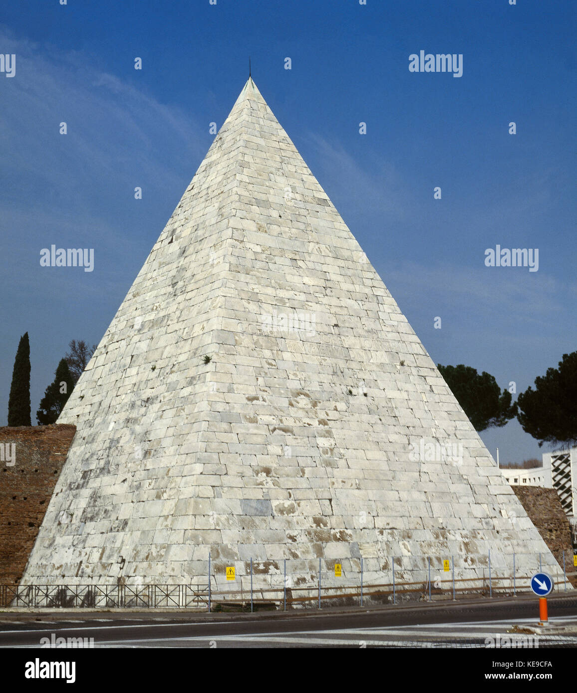 Pyramid of Cestius Stock Photo - Alamy