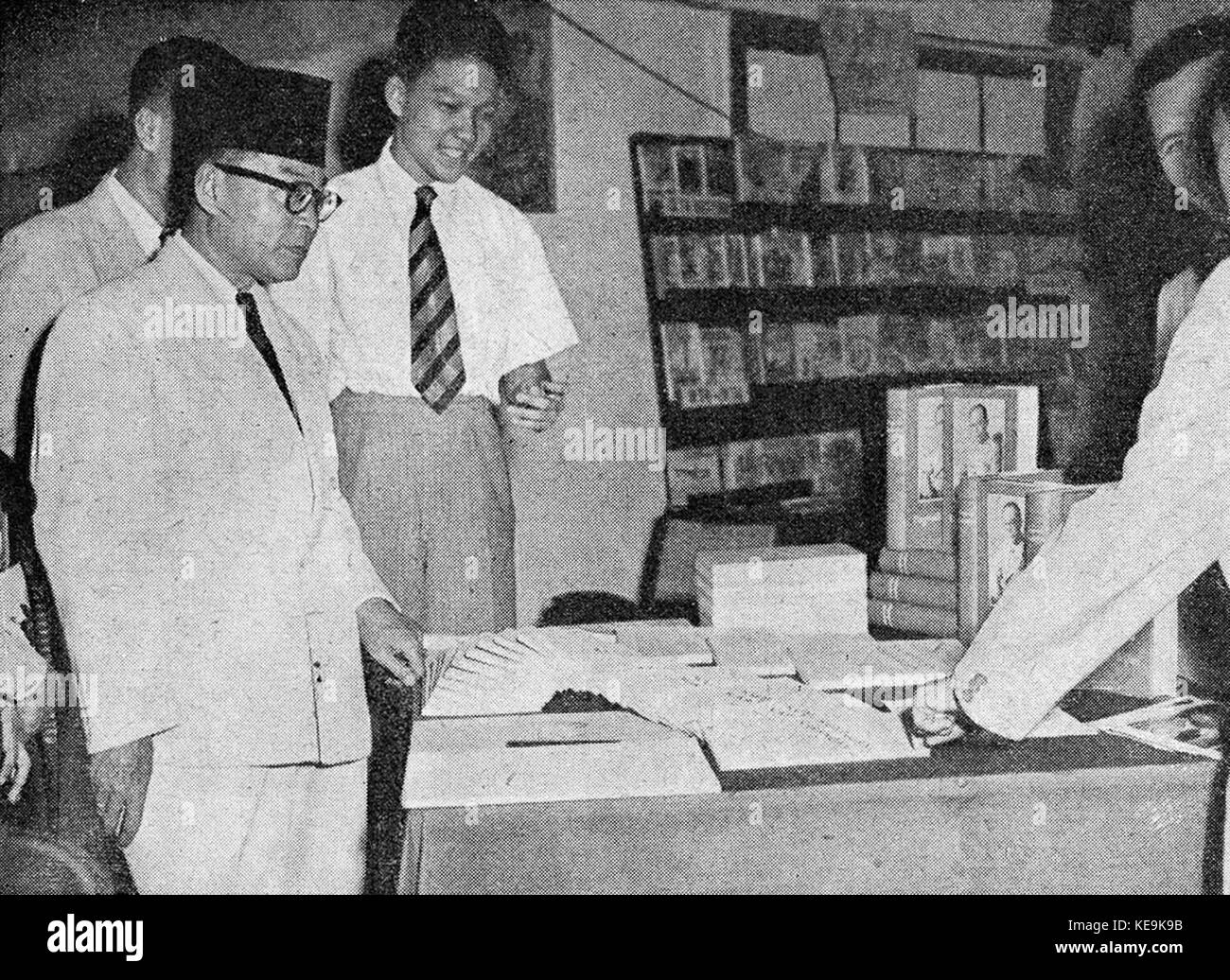 Mohammad Hatta and his books, Tambahan dan Pembetulan Pekan Buku Indonesia 1954, p63 Stock Photo