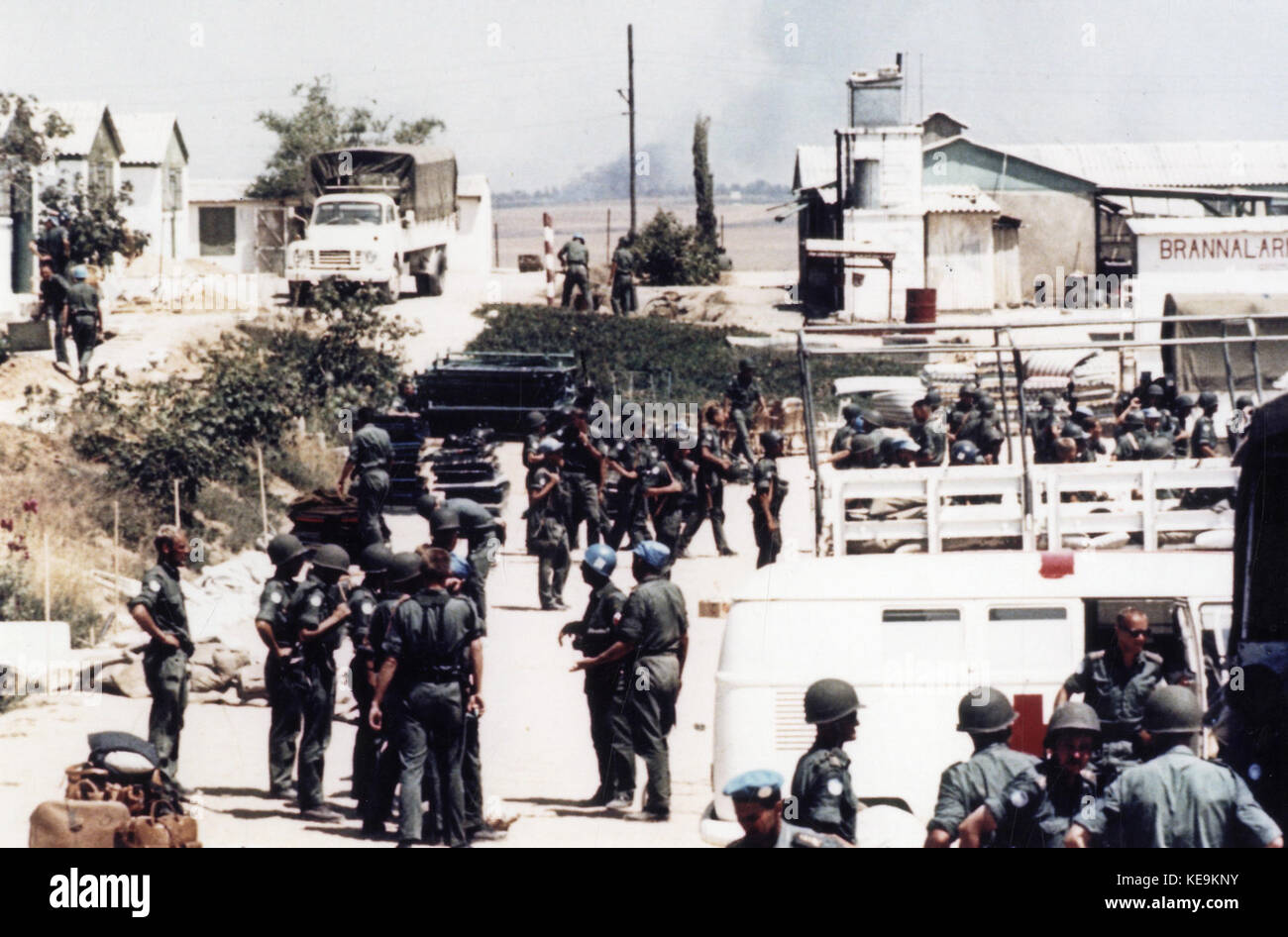 Swedish peacekeepers evacuating their position during the Six Day War Stock Photo