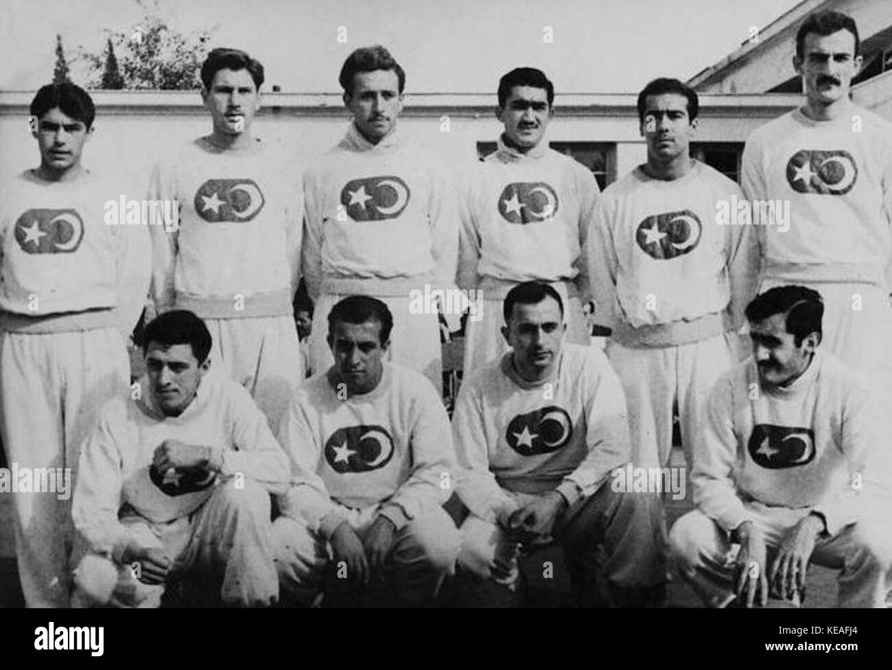 Turkey national basketball team in 1946 1947 Stock Photo Alamy