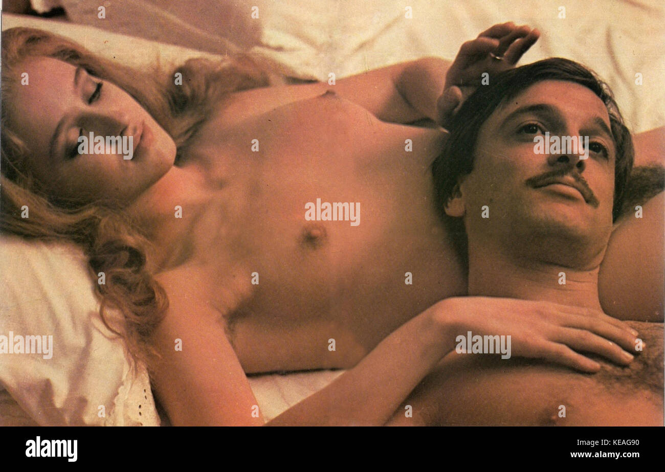 Il bacio (1974)   Eleonora Giorgi e Maurizio Bonuglia Stock Photo
