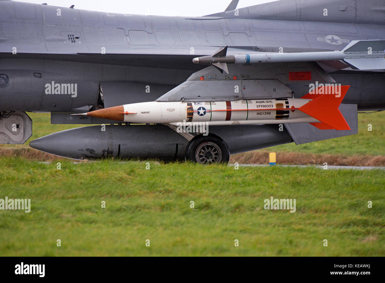 Aviano based F16CM aircraft with Beechcraft AQM-37Jayhawk air-launched supersonic  target drone during 2017 joint warrior exercise in Scotland Stock Photo -  Alamy