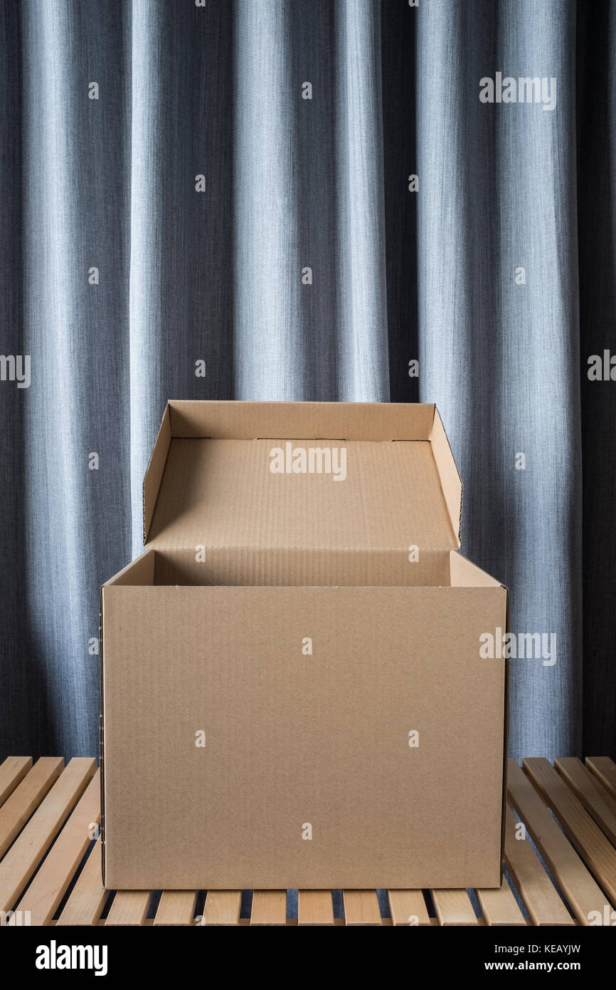 cardboard box or carton box with lid Stock Photo - Alamy