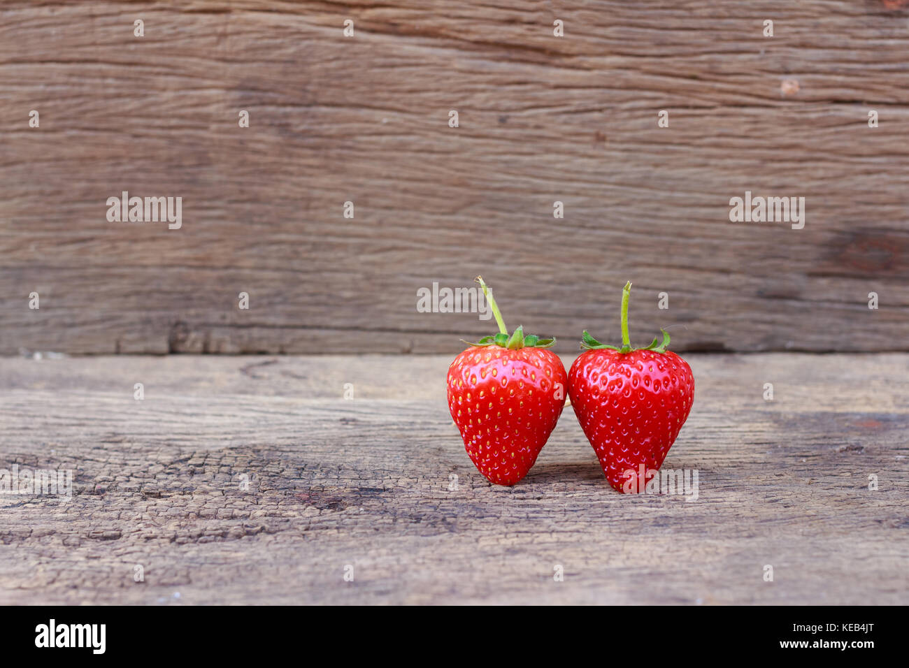 Strawberries berry of wooden background Stock Photo - Alamy