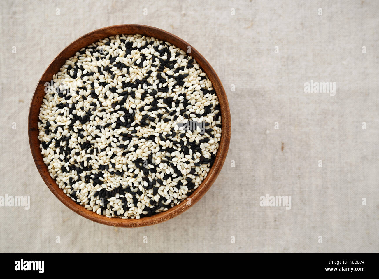Black and white sesame in bowl background with space Stock Photo - Alamy