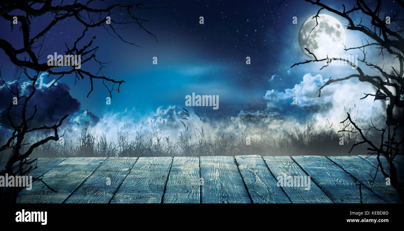 Spooky horror background with empty wooden planks, dark scary background.  Celebration of halloween theme, copyspace for text. Ideal for product  placem Stock Photo - Alamy