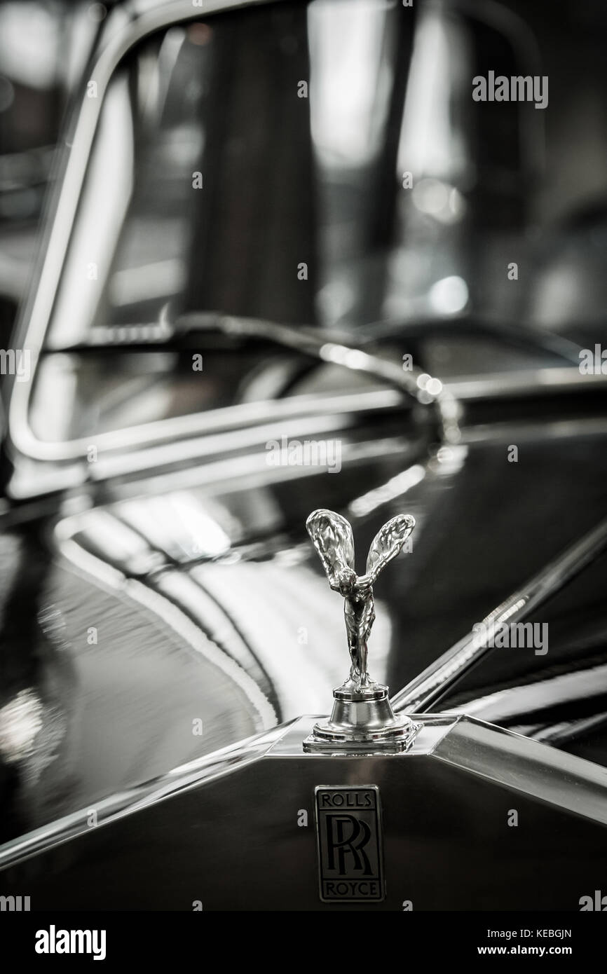 Black and white image of the Spirit of Ecstasy the iconic Flying Lady or Silver Lady on the bonnet of a Rolls Royce Silver Shadow classic car Stock Photo