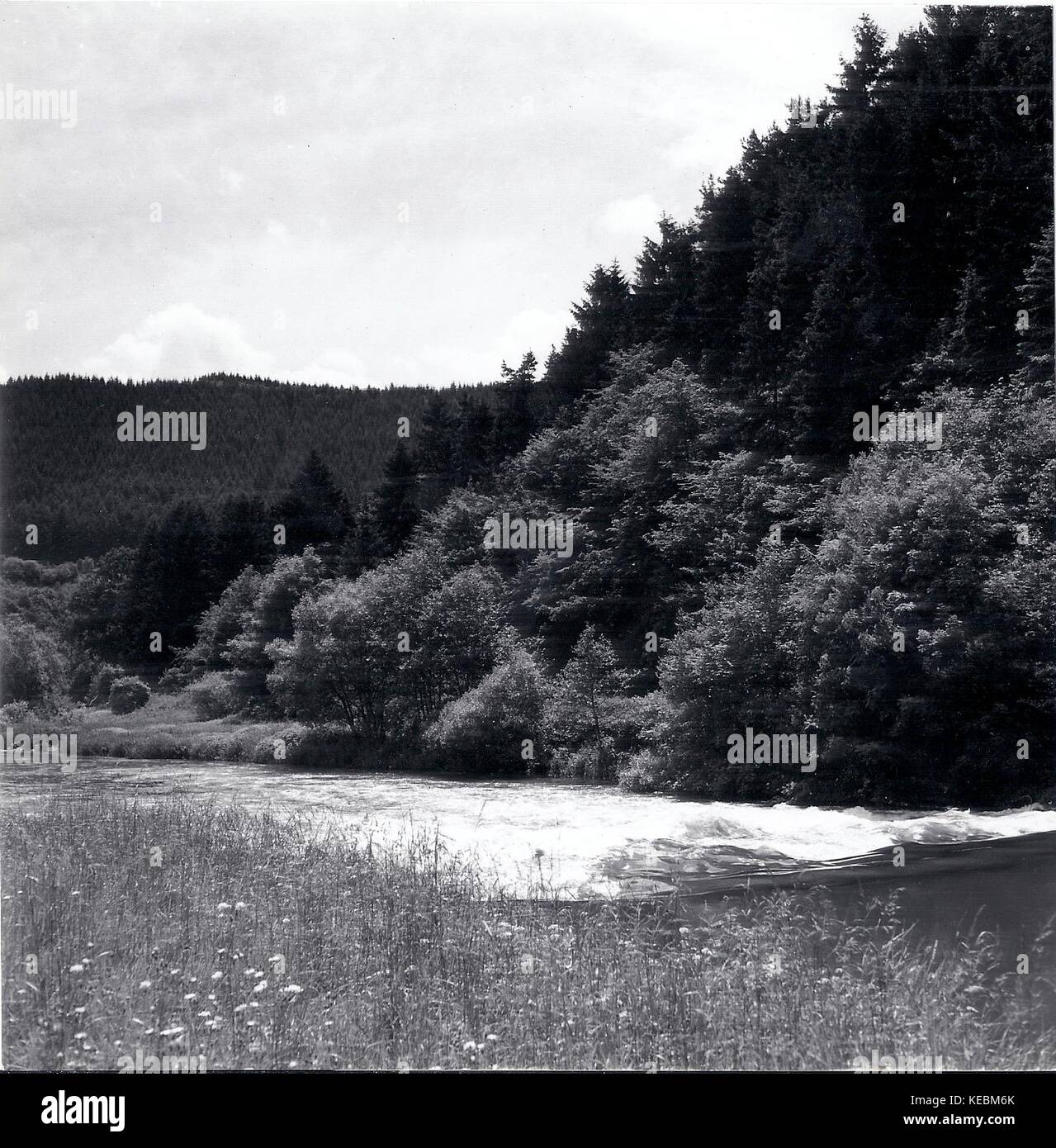 Landschaftsaufnahmen von Leopold Fiebing (* 1905, + 1993), einem deutschen  Landschafts- und Pressephotografen mit zahlreichen Ausstellungen. Ehrenbürger der Stadt Siegen, mehrfach ausgezeichnet für seine Verdienste um die Heimatkunde und die Pflege der Photografie. Leopold Fiebing stammte aus Dolgen, dem heutigen polnischen Dlugie, am Liebsee in Westpreussen und kam nach dem 2. Weltkrieg ins Siegerland. Er hatte bereits in Dolgen mit der Photographie begonnen, dies dann in den Kriegsjahren in Berlin weitergeführt und nahm im Siegerland ab 1948 jedes Jahr einmal das gesamte Siegerland auf. Stock Photo