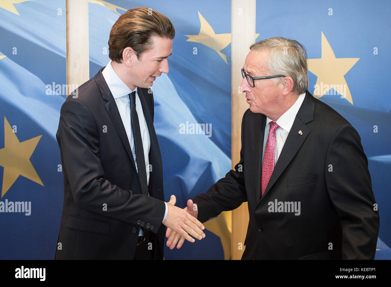 Jean-Claude Juncker, the president of the European Commission (R) welcomes Austrian Foreign Minister and the leader of the Austrian Peoples Party (OeVP), Sebastian Kurz as he arrives prior to the meeting at European Commission headquartersin Brussels, Belgium on 19.10.2017 by Wiktor Dabkowski | usage worldwide Stock Photo