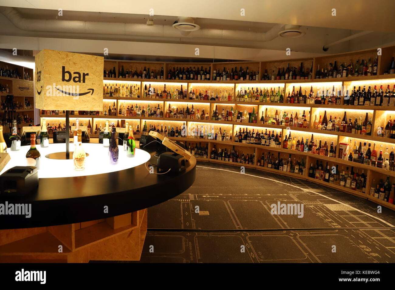 Tokyo, Japan. 19th Oct, 2017. Online commerce giant Amazon's real bar