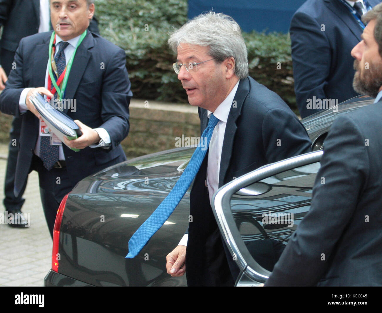 Brussels, Belgium. 19th Oct, 2017. Paolo Gentiloni Prime Minister of Italy at the European Council, during tehe round table. Credit: Leo Cavallo/Alamy Live News Stock Photo