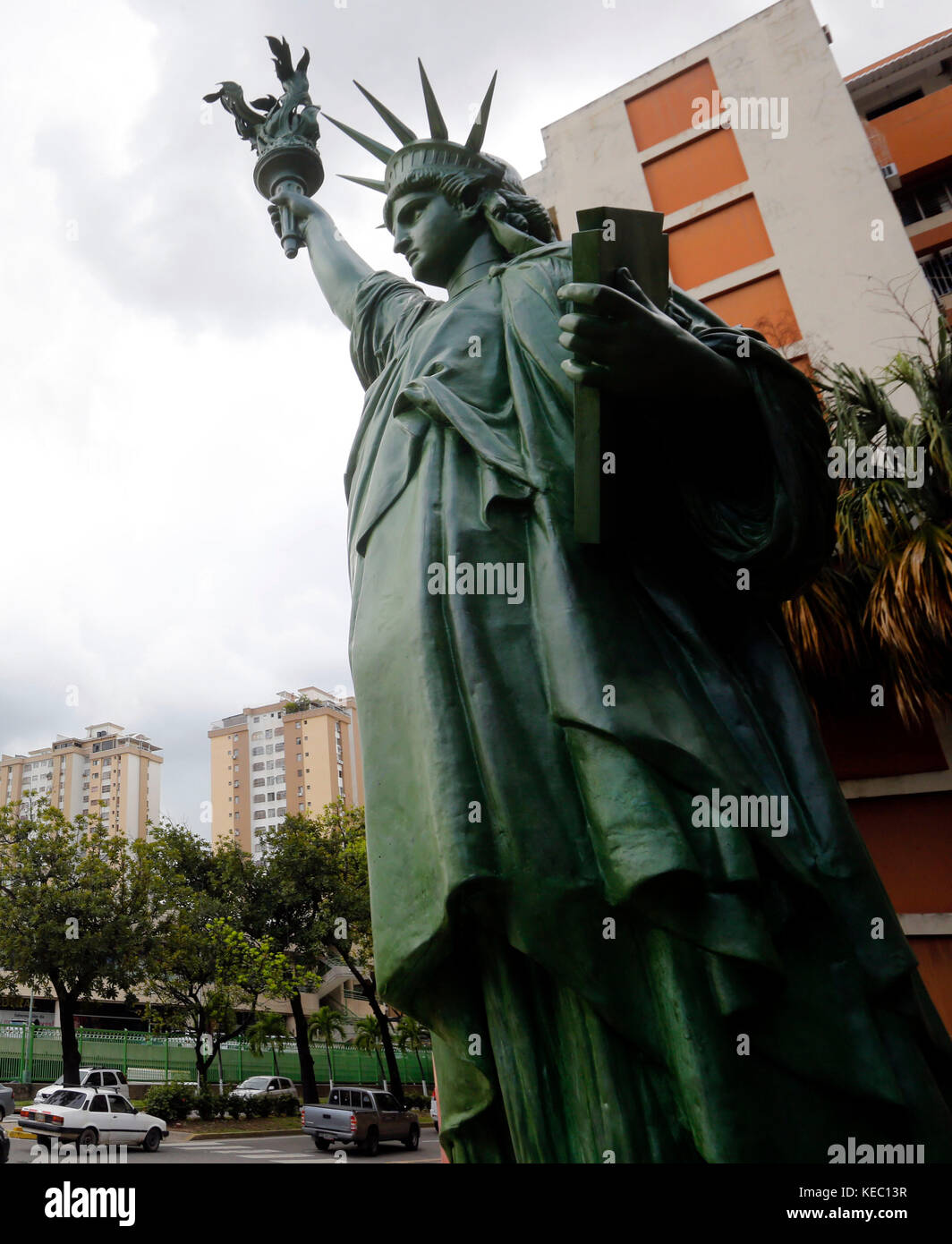 Valencia, Carabobo, Venezuela. 19th Oct, 2017. October 12, 2017. The replica of the Statue of Liberty was made by the sculptor Giovanni Tur'ni in New York, according to the model of the one on the island of Manhattan in New York. By Order of the President of Venezuela, Andueza Palacios, in 1891. Here represents the freedom achieved in the Battle of Carabobo in 1821 and the good reception that is given to those who come to the city.It has been called the pilgrim statue of Valencia, for having changed places several times, so our Cronista Dr. Mujica Sevilla says that his Valencian life ha Stock Photo