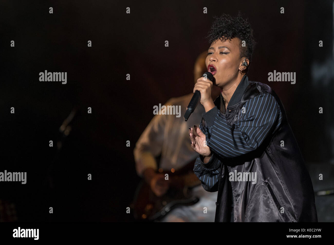 Brighton, UK. 19th Oct, 2017. Emeli Sandé, performing at The Brighton Centre, England. Credit: Jason Richardson/Alamy Live News Stock Photo