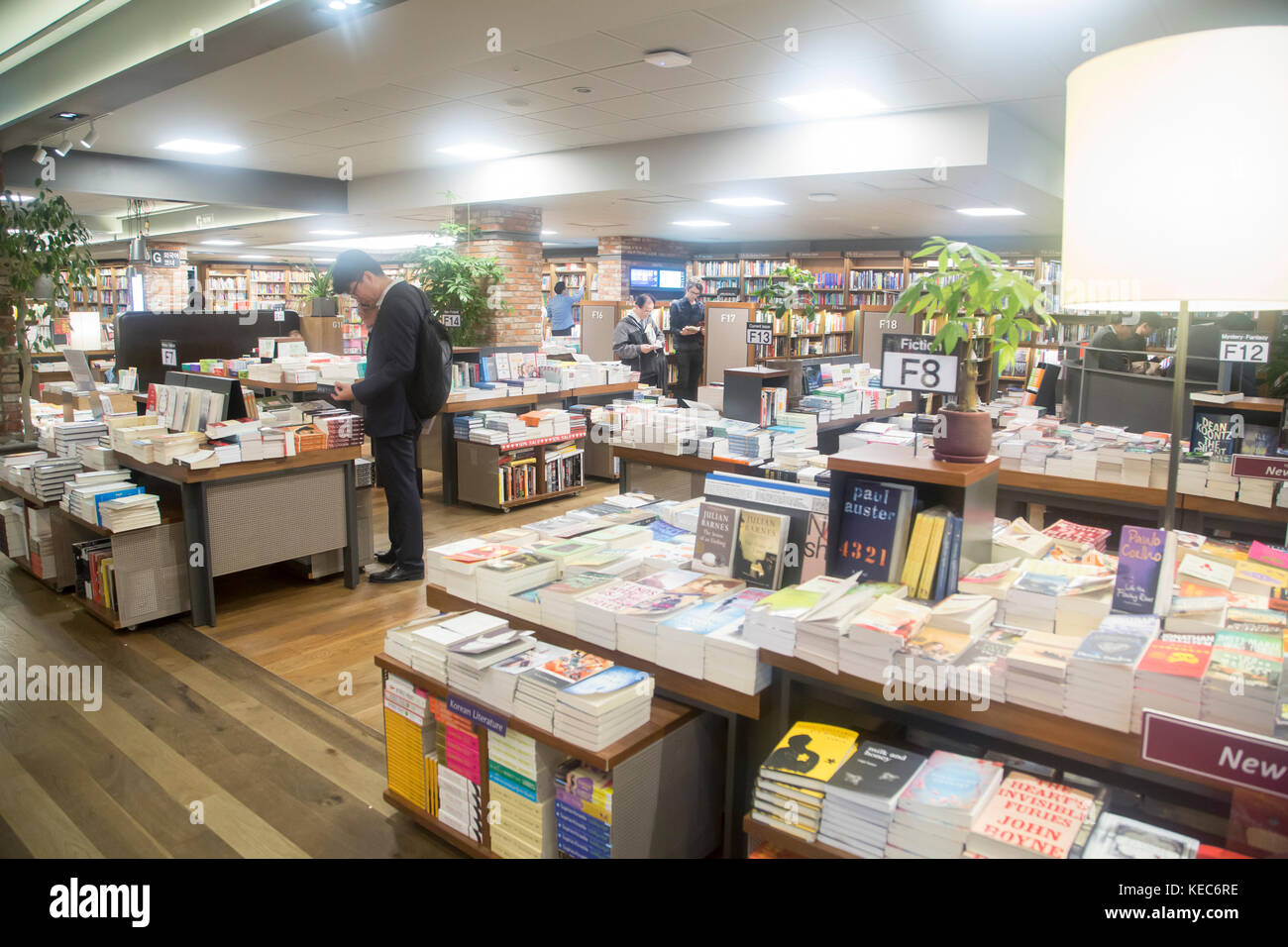 Kyobo bookstore hires stock photography and images Alamy