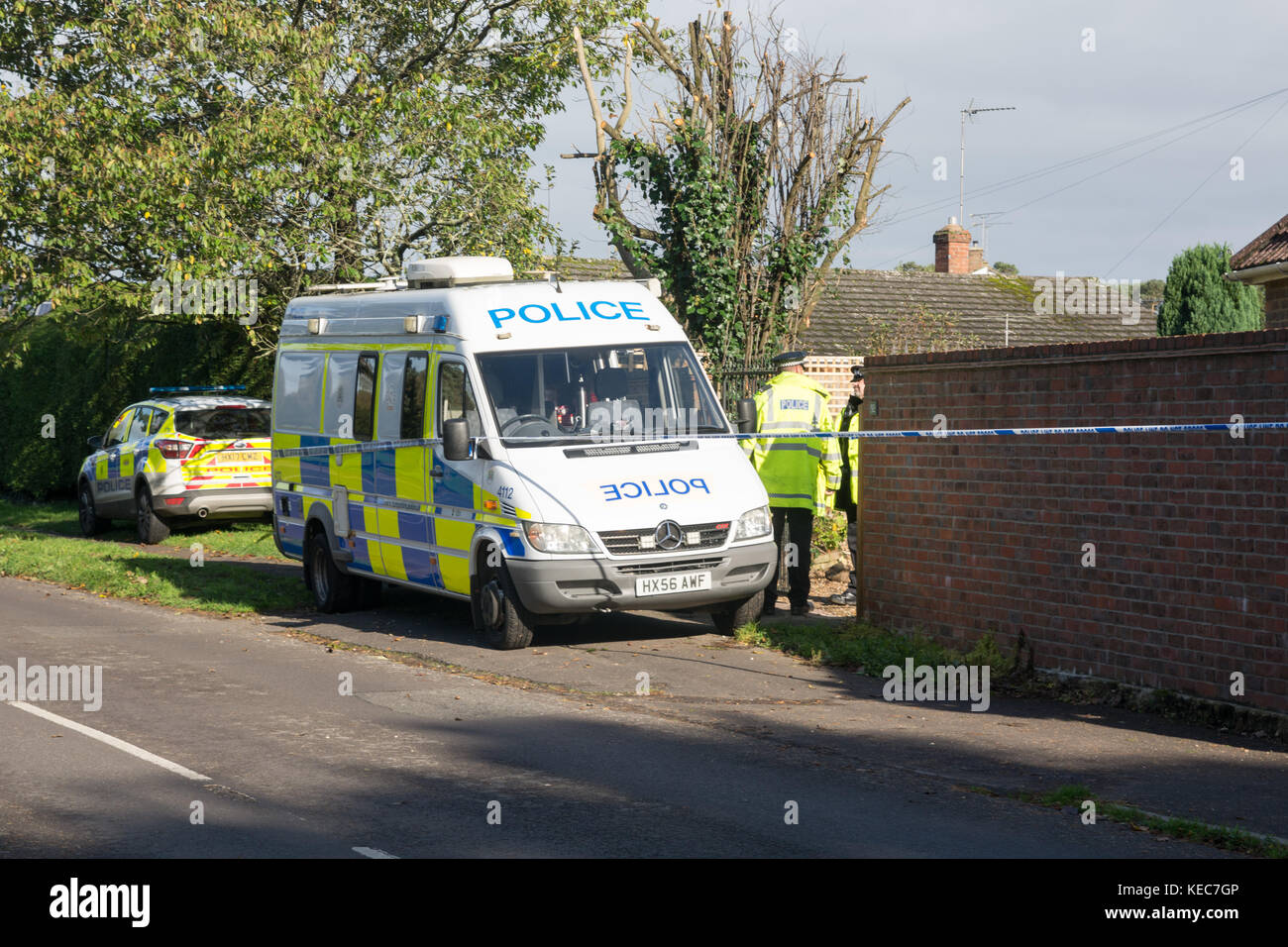 Fordingbridge, Hampshire, UK, 20th October 2017. Police attend a property on Whitsbury Road, Fordingbridge. A 3 year-old child was rushed to Salisbury District hospital the previous evening on welfare concerns but subsequently died. A 35 year-old woman has been arrested on suspicion of murder. Stock Photo